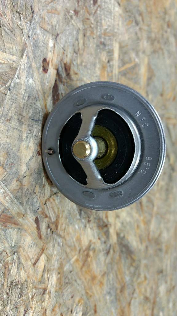 Original GM Opel Corsa B 1.7 D Thermostat NEU