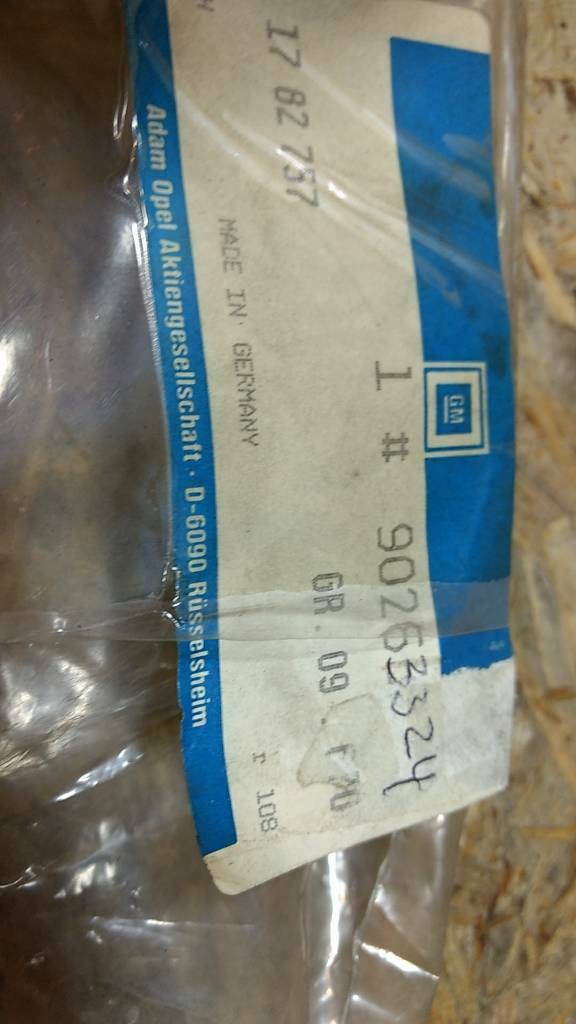 Original GM Opel Omega A Kassettenbox Konsole NEU