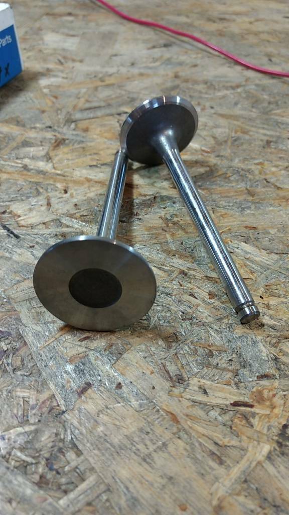 Original GM Opel Ascona C Kadett E 1.8i Einlassventil Set NEU