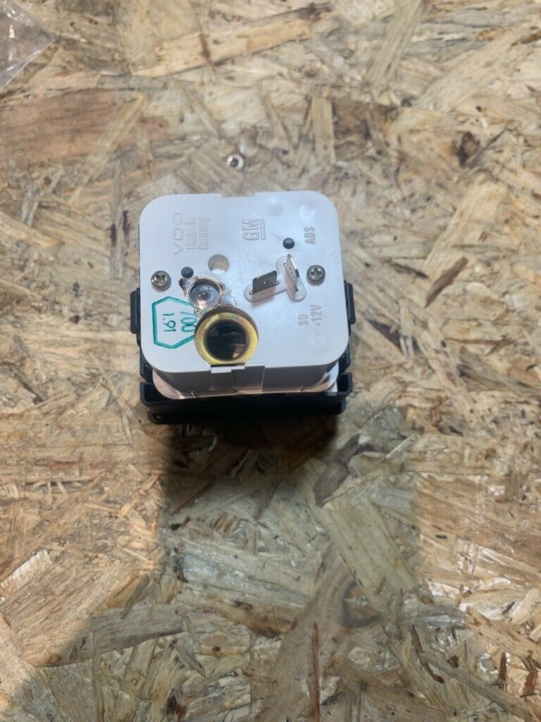 Original GM Opel Corsa A Uhr neu