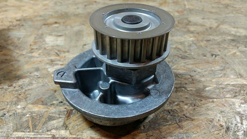 Original GM Opel Wasserpumpe Rekord E Manta B uvm NEU