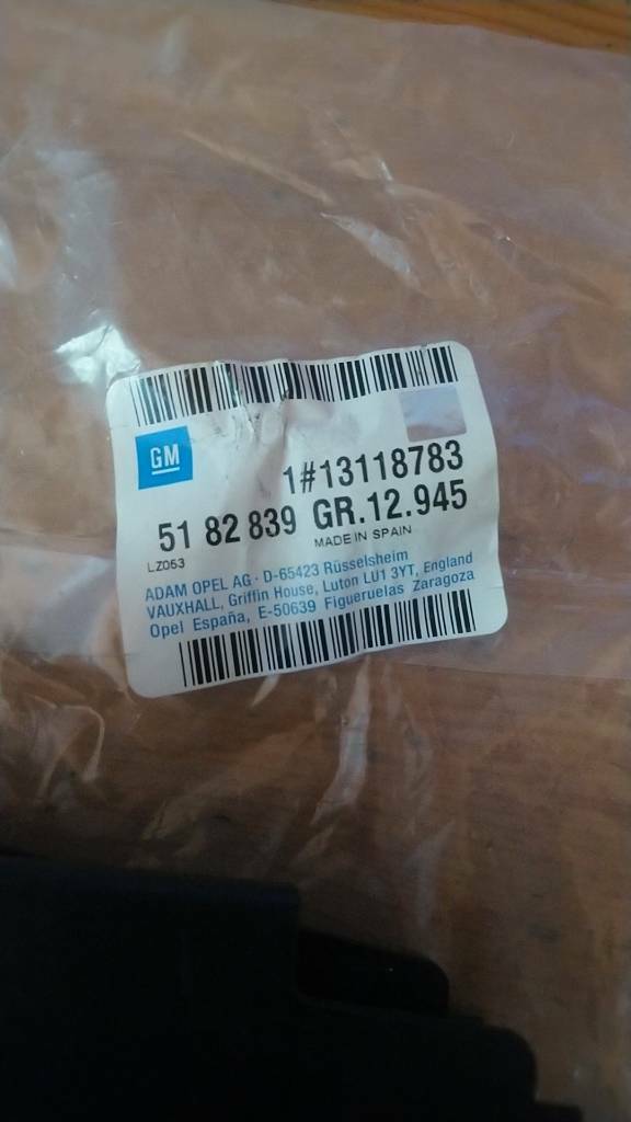 Corsa C Tigra B Arretierung Tankdeckel neu Original GM