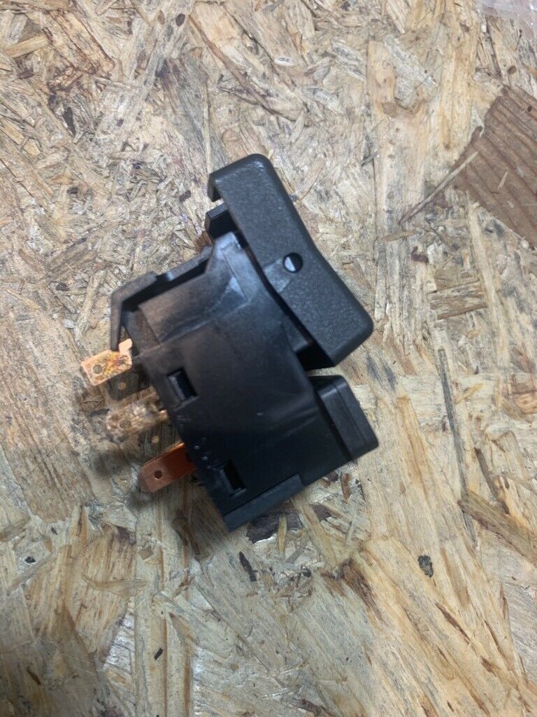 Original GM Opel Omega A Nebelschlussleuchtenschalter Neu