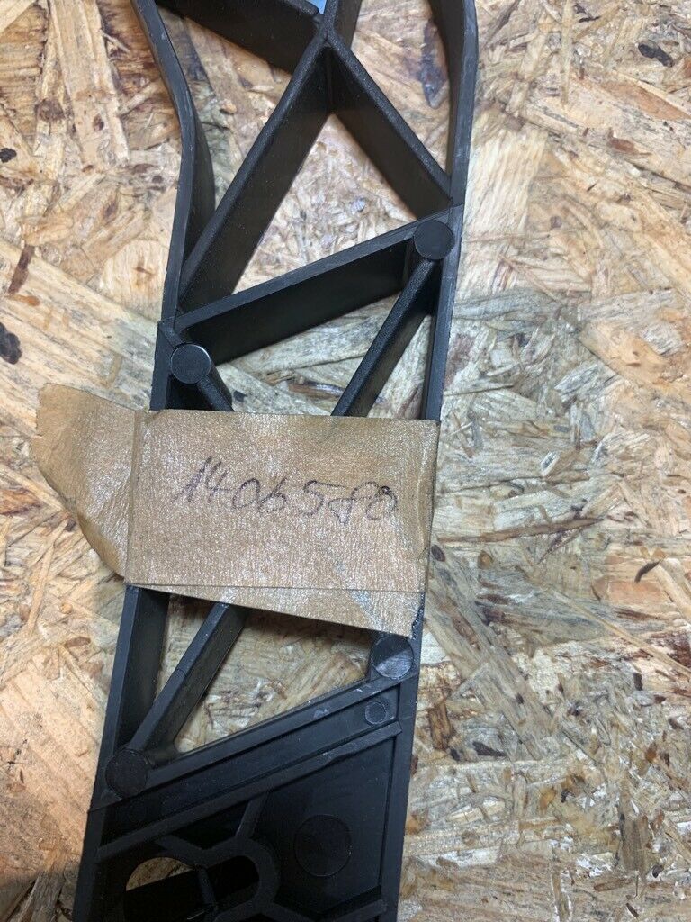 Original GM Opel Omega A Caravan Halter Stoßstange NEU