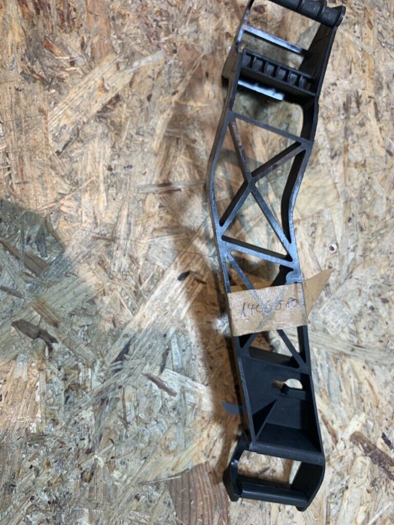 Original GM Opel Omega A Caravan Halter Stoßstange NEU