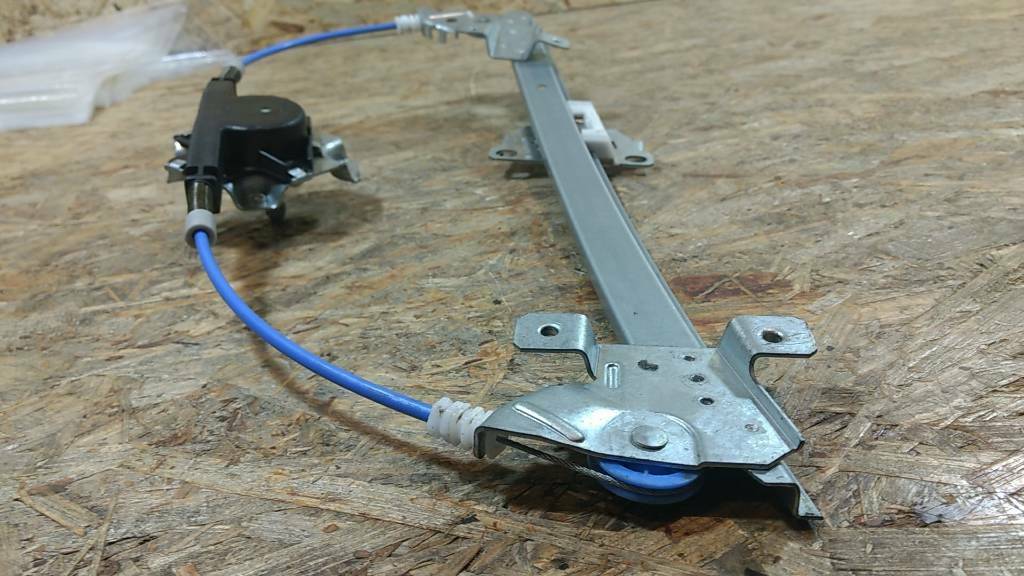 Original GM Opel Fensterheber manuell vorne links Corsa A NEU