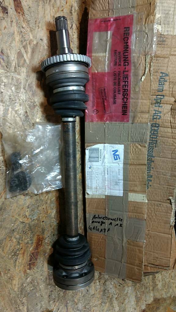 Original GM Opel Omega A 1.8 Antriebswelle NEU