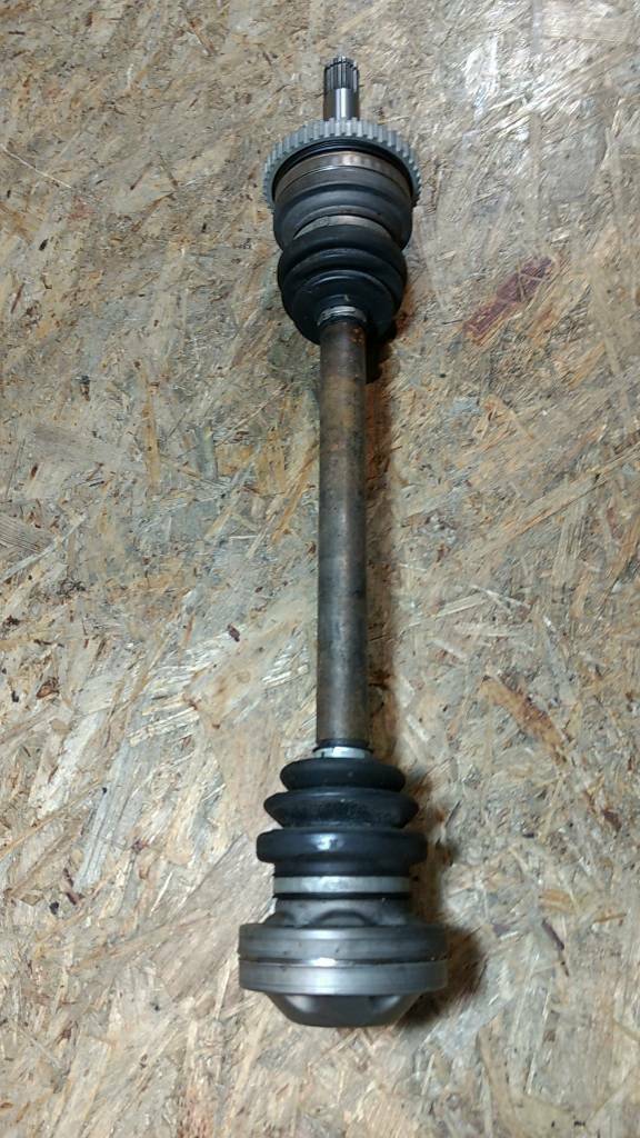 Original GM Opel Omega A 1.8 Antriebswelle NEU