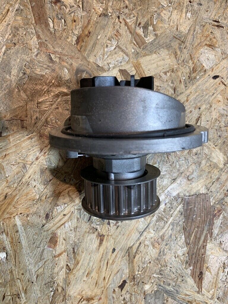 Original GM Opel Astra G CC 1.6 16v Wasserpumpe NEU