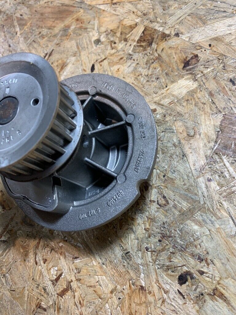 Original GM Opel Astra G CC 1.6 16v Wasserpumpe NEU