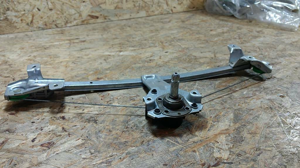 Original GM Opel Omega B Fensterheber hinten rechts manuell NEU