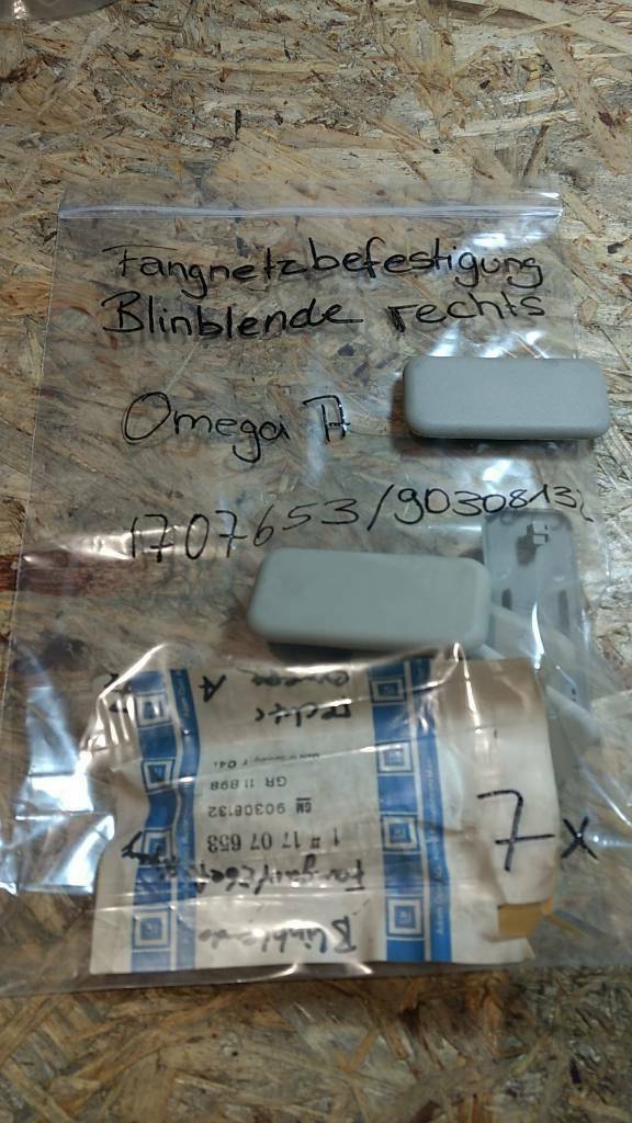 Original GM Opel Omega A Fangnetzbefestigung NEU