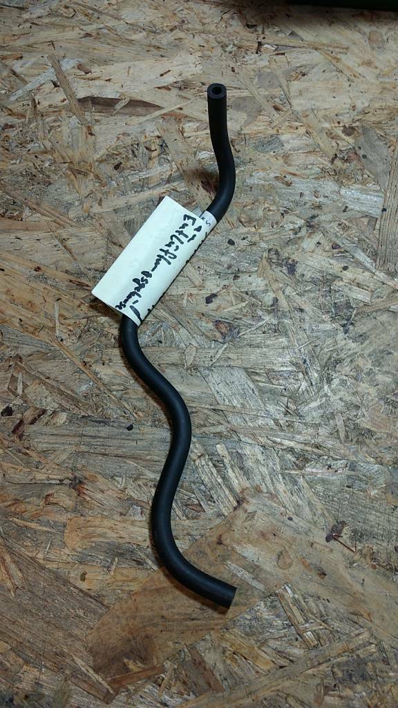 Original GM Opel Schlauch Motorenentlüftung Omega B NEU