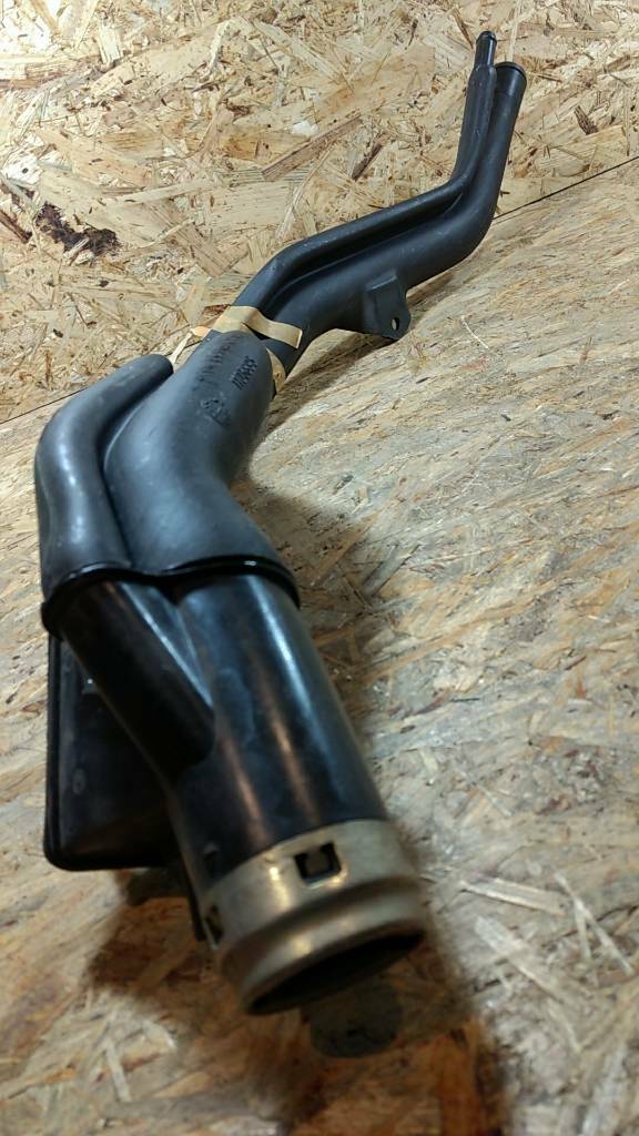 Original GM Opel Kadett E Kraftstoffrohr Tank NEU