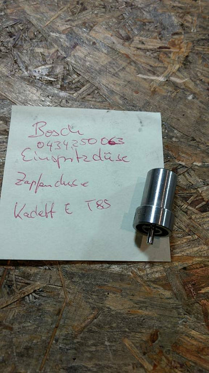 Original Bosch Opel Einspritzdüse / Zapfendüse Kadett E T85 NEU