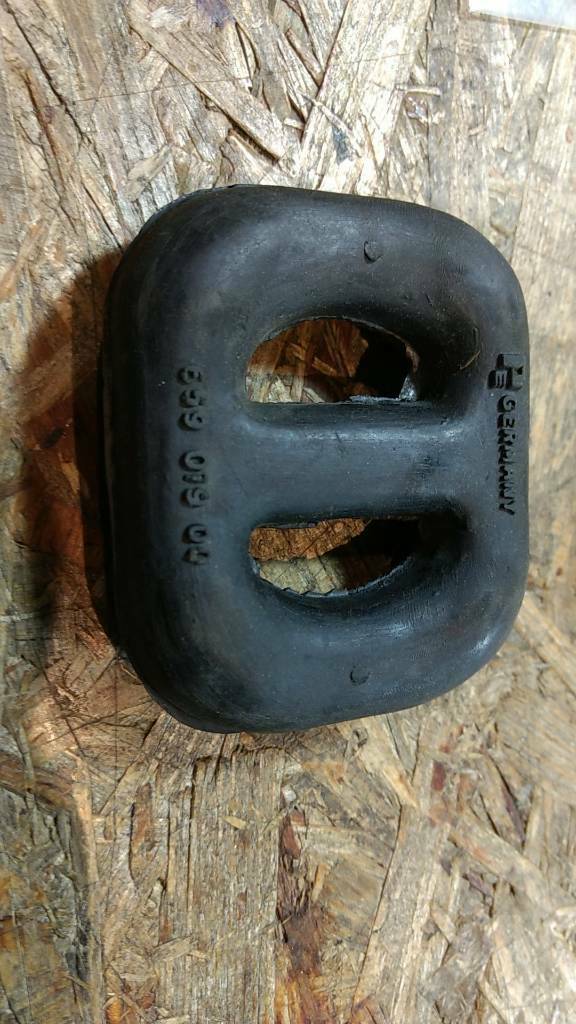 Original GM Opel Kadett E Omega A Auspuff Halter NEU