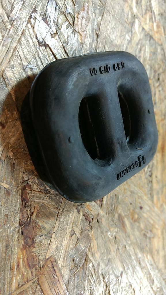 Original GM Opel Kadett E Omega A Auspuff Halter NEU