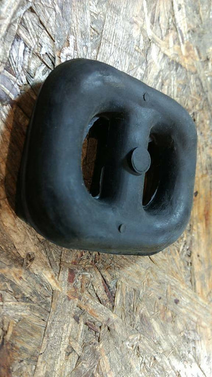 Original GM Opel Kadett E Omega A Auspuff Halter NEU