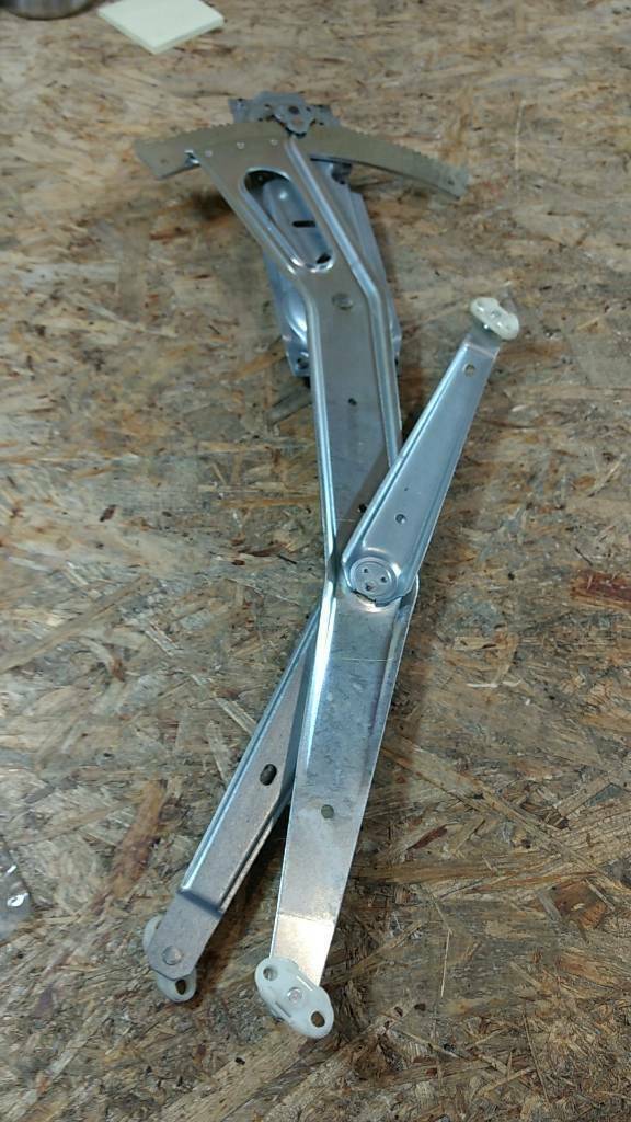 Original GM Opel Fensterheber v.r manuell Kadett E NEU