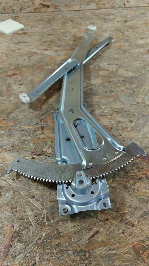 Original GM Opel Fensterheber v.r manuell Kadett E NEU