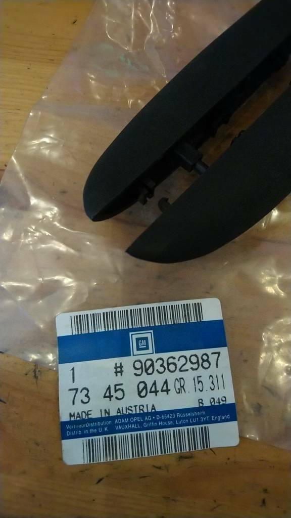 Vectra B Caravan Kofferraum Rollo Griff neu Original GM
