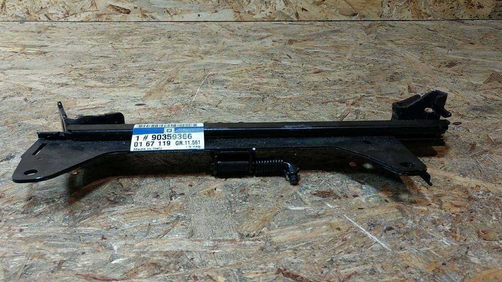 Astra F Führungsschiene außen Vorders. l. original GM Opel NEU