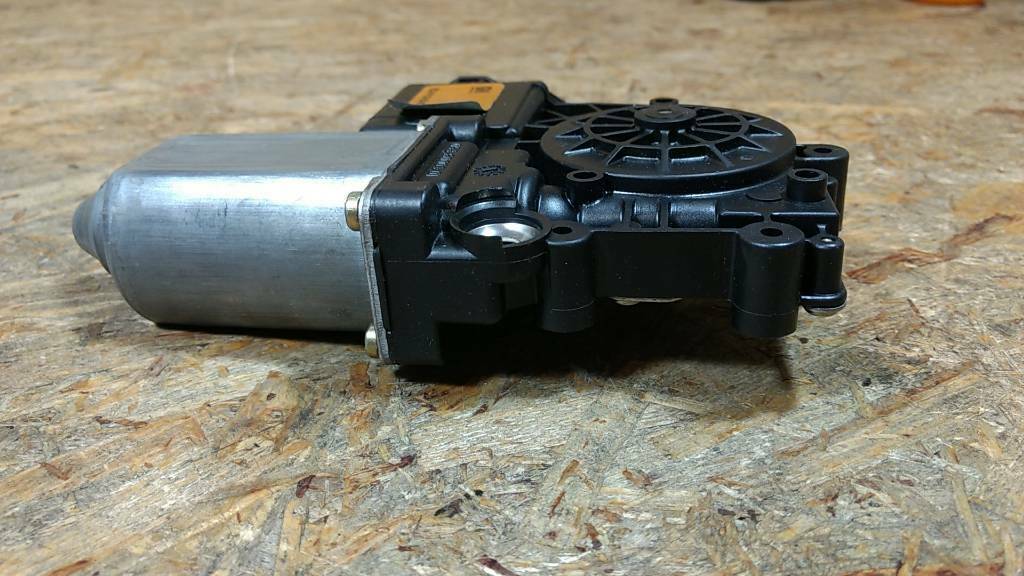 Corsa A Tigra B Fensterhebermotor v.l original GM Opel NEU