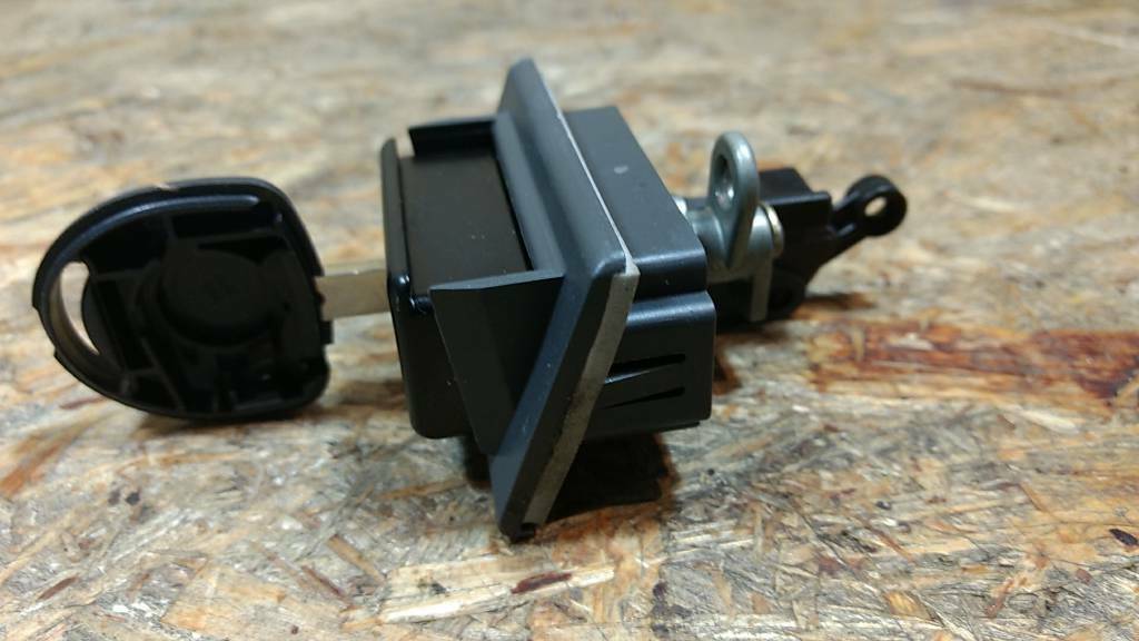 Original GM Opel Astra TwinTop CabrioSchloss Kofferraum NEU