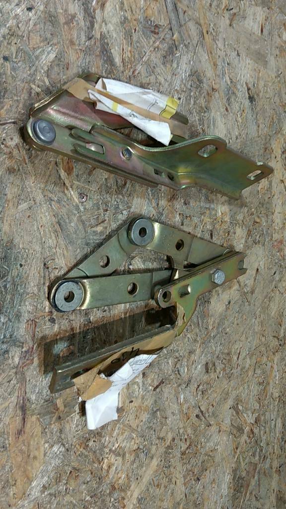 Omega Motorhaubenscharnier-Satz LH / RH original GM Opel NEU