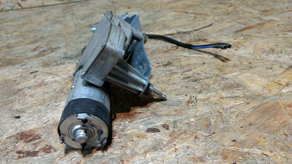 Kadett D Wischermotor Heckscheibe original GM Opel NEU