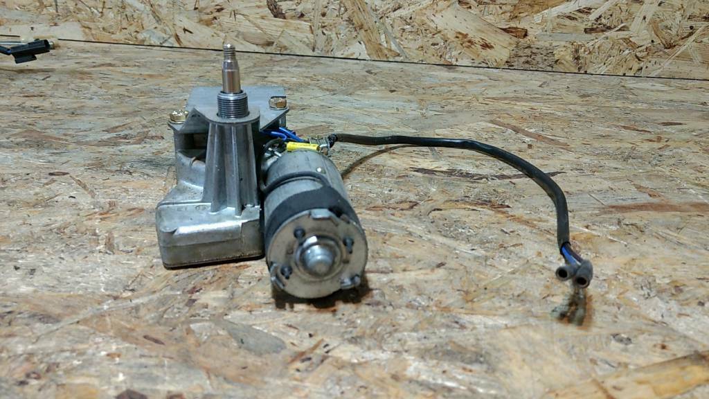 Kadett D Wischermotor Heckscheibe original GM Opel NEU