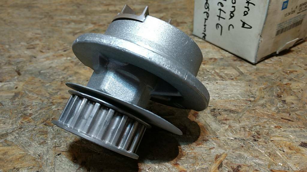 Vectra A Ascona C Kadett E Wasserpumpe original GM Opel NEU