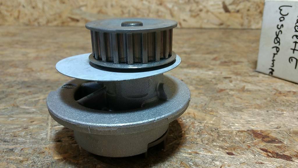 Vectra A Ascona C Kadett E Wasserpumpe original GM Opel NEU