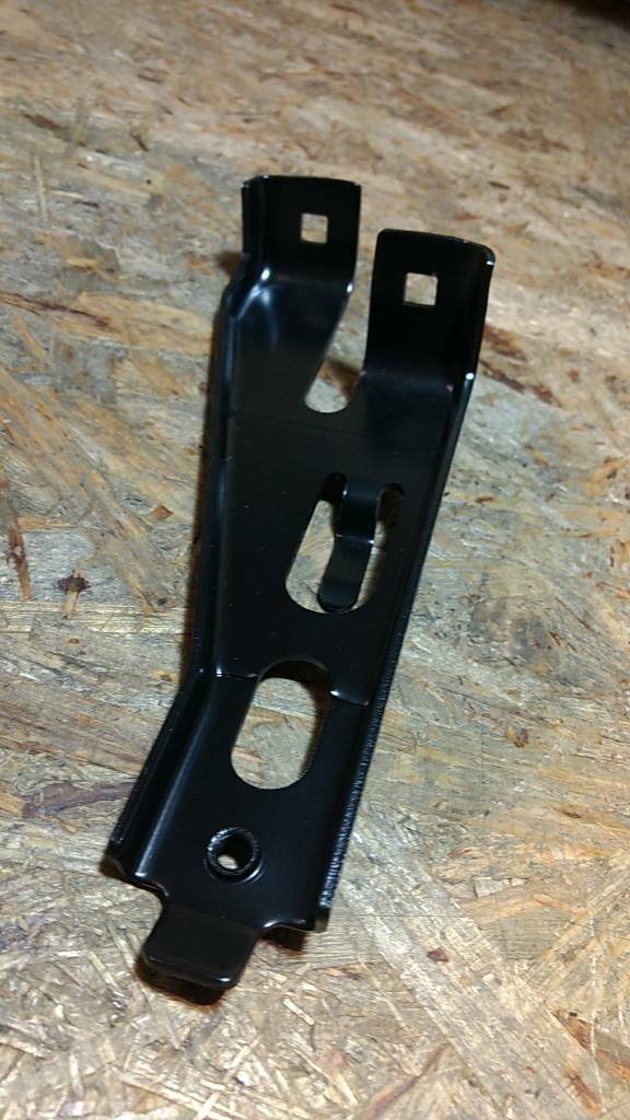 Omega A Halterung Träger bis Frontpl. original GM Opel NEU