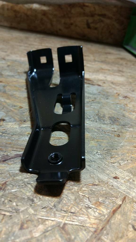 Omega A Halterung Träger bis Frontpl. original GM Opel NEU