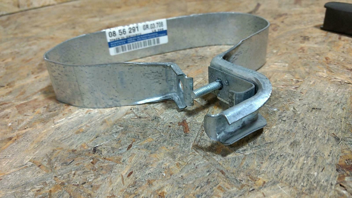 Kadett D Schrägheck Halter Abgasrohr original GM Opel NEU