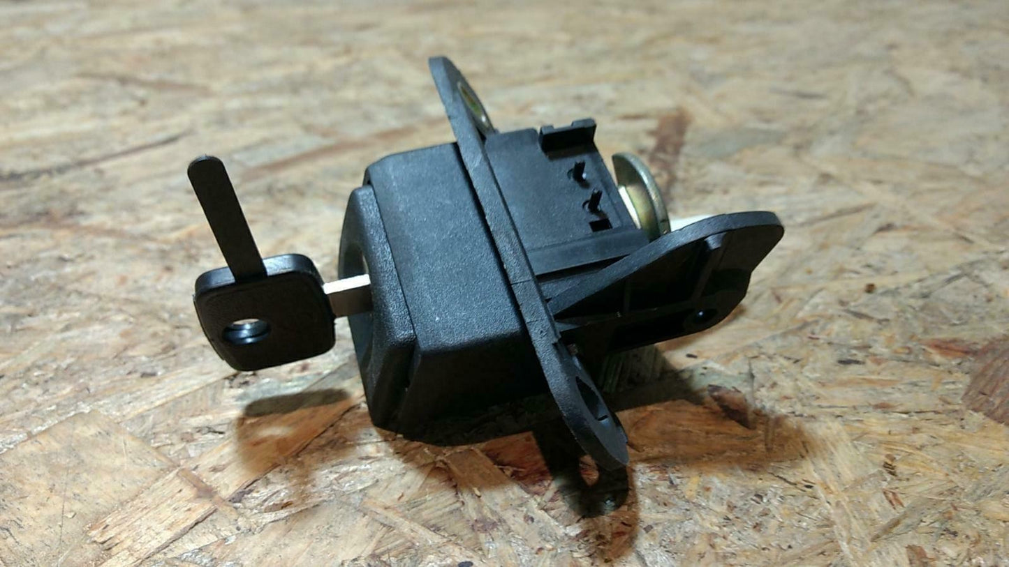 Kadett D Astra F Türschloss m. Schlüssel Heckklappe original GM Opel NEU