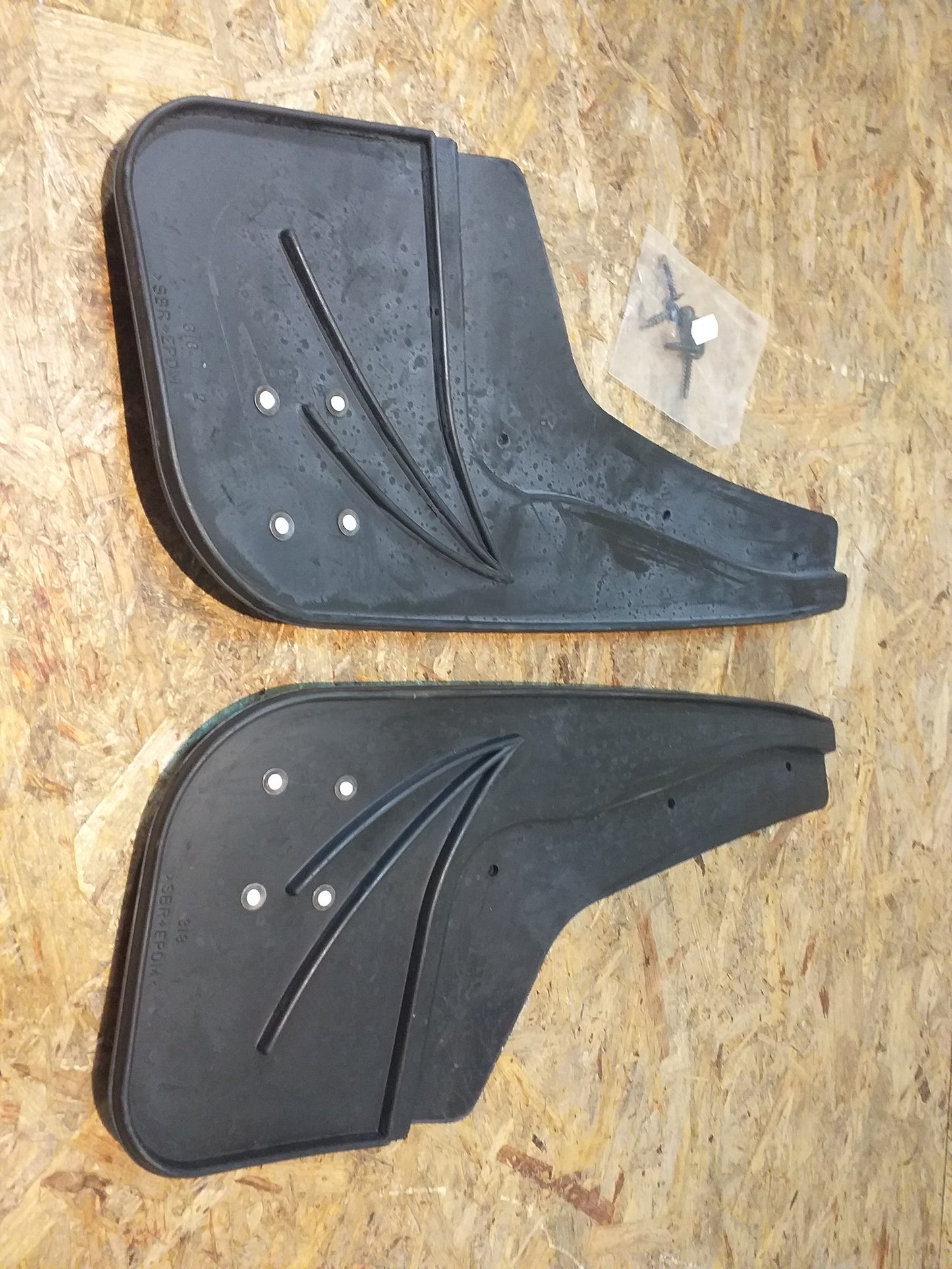 Astra F Stufenheck Schmutzfänger hinten original GM Opel NEU