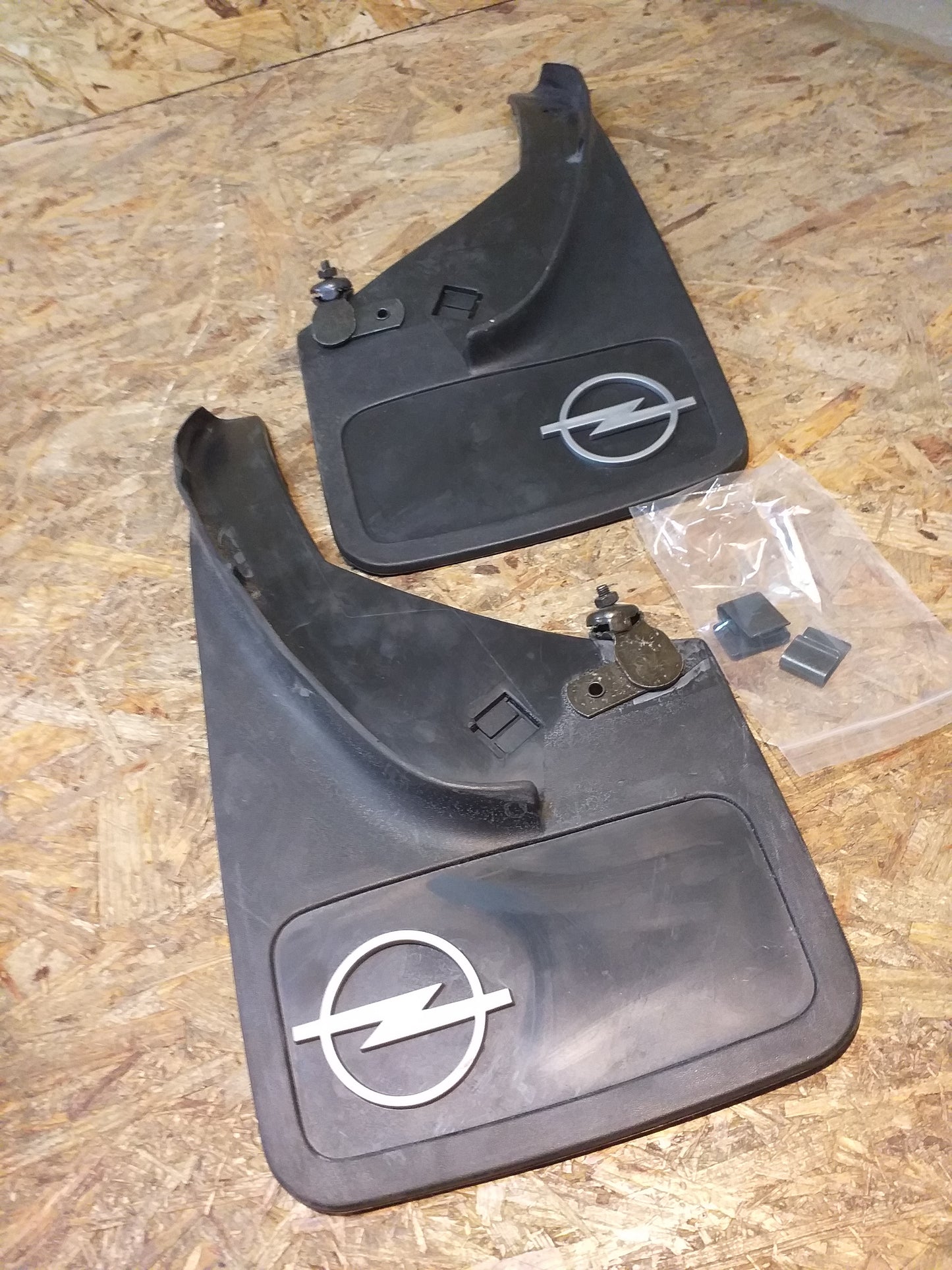 Corsa A CC Schmutzfänger hinten original GM Opel NEU