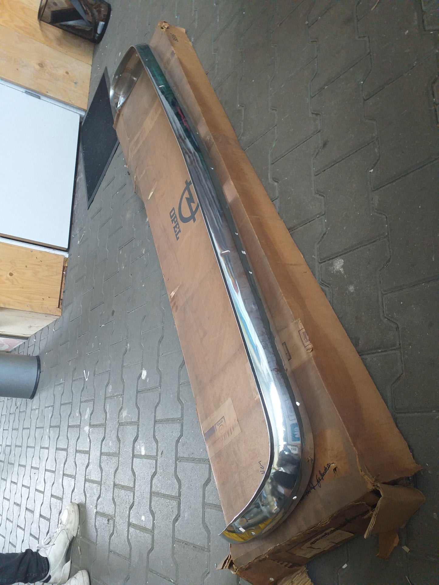 Rekord D Commodore B Stoßstange hinten original GM Opel NEU