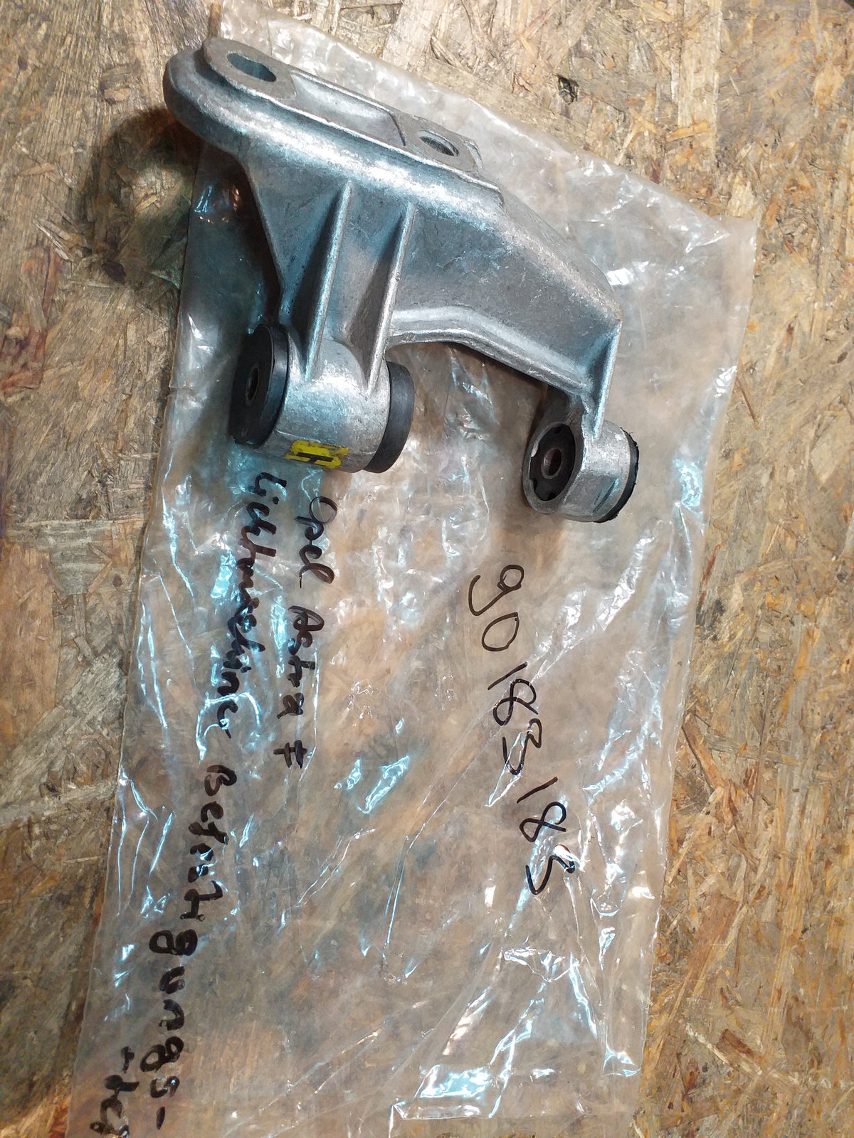 Astra F Halter Befestigung Lichtmaschine original GM Opel NEU