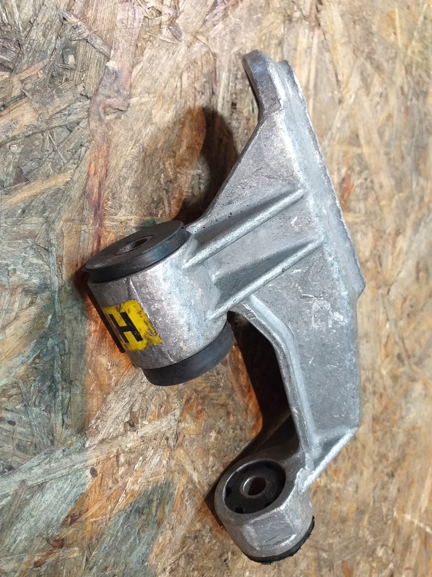 Astra F Halter Befestigung Lichtmaschine original GM Opel NEU