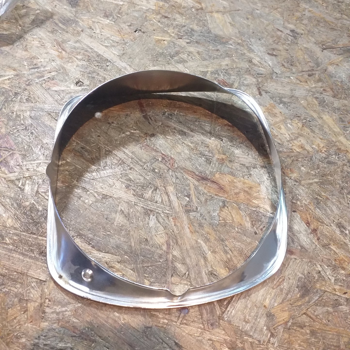 Mazda 818 Kombi Zierring Scheinwerfer rechts original NEU