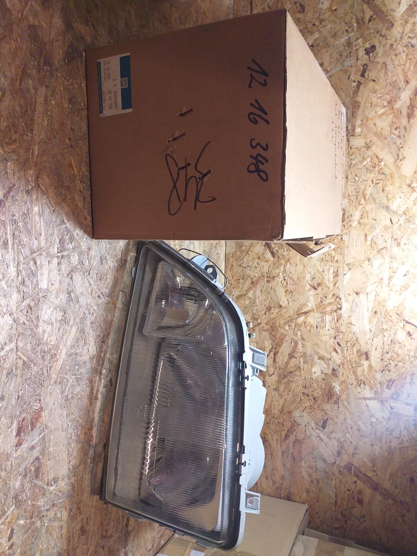 Omega A Bj 87-93 Scheinwerfer links H4 original GM Bosch NEU aus Altbestand