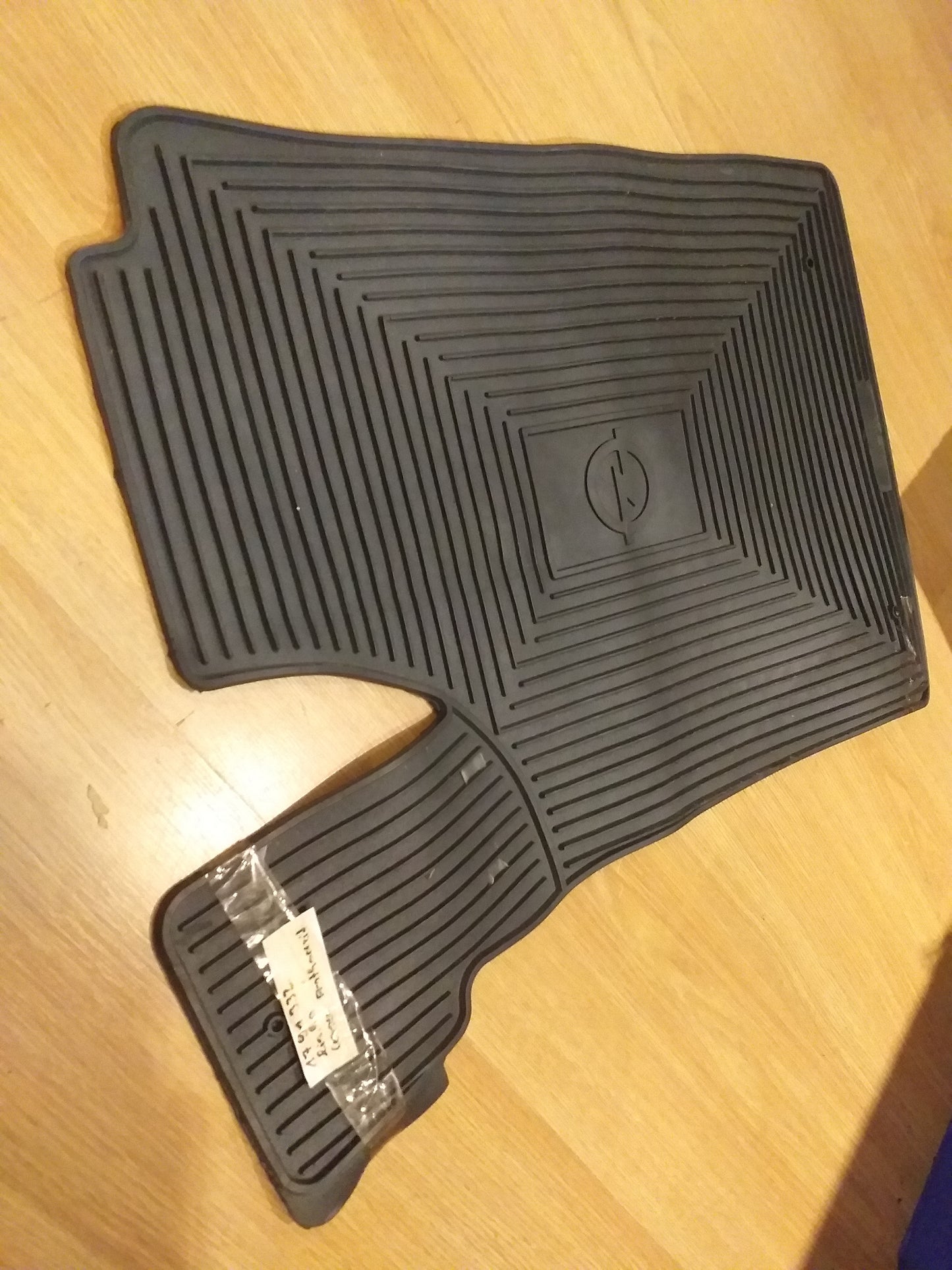 Corsa Fußmatte Gummi links schwarz original GM Opel NEU