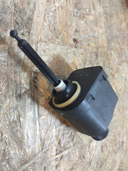 Omega A Motor Leuchtweitenregulierung Stellmotor original GM Opel NEU