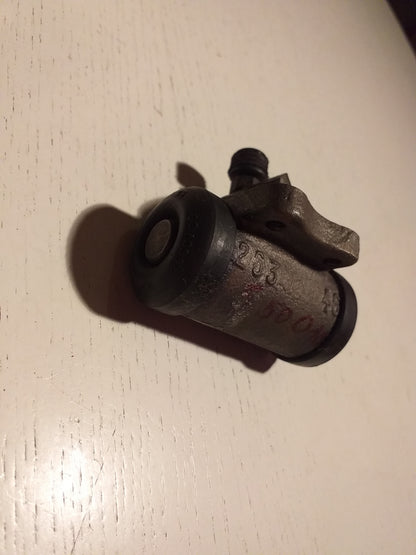 Kapitän P1 2.6 Kadett A Radzylinder vorne links original Opel NEU
