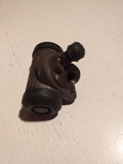 Kapitän P1 2.6 Kadett A Radzylinder vorne links original Opel NEU