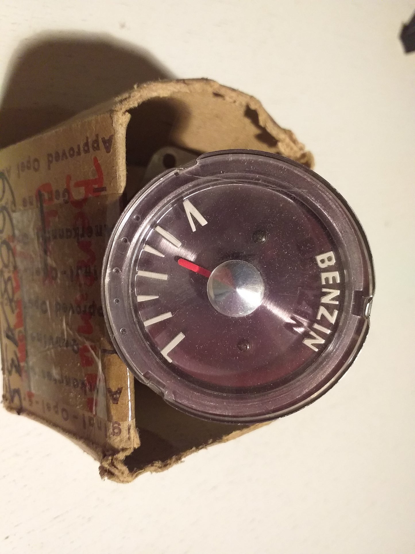 Rekord P1 Benzinuhr original Opel NEU