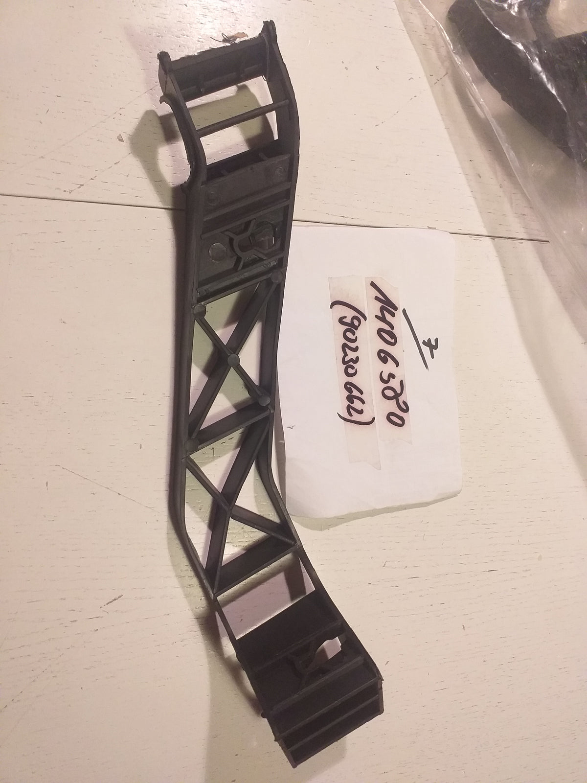 Omega A Caravan Gleitstück Stoßfänger hinten links original GM Opel NEU